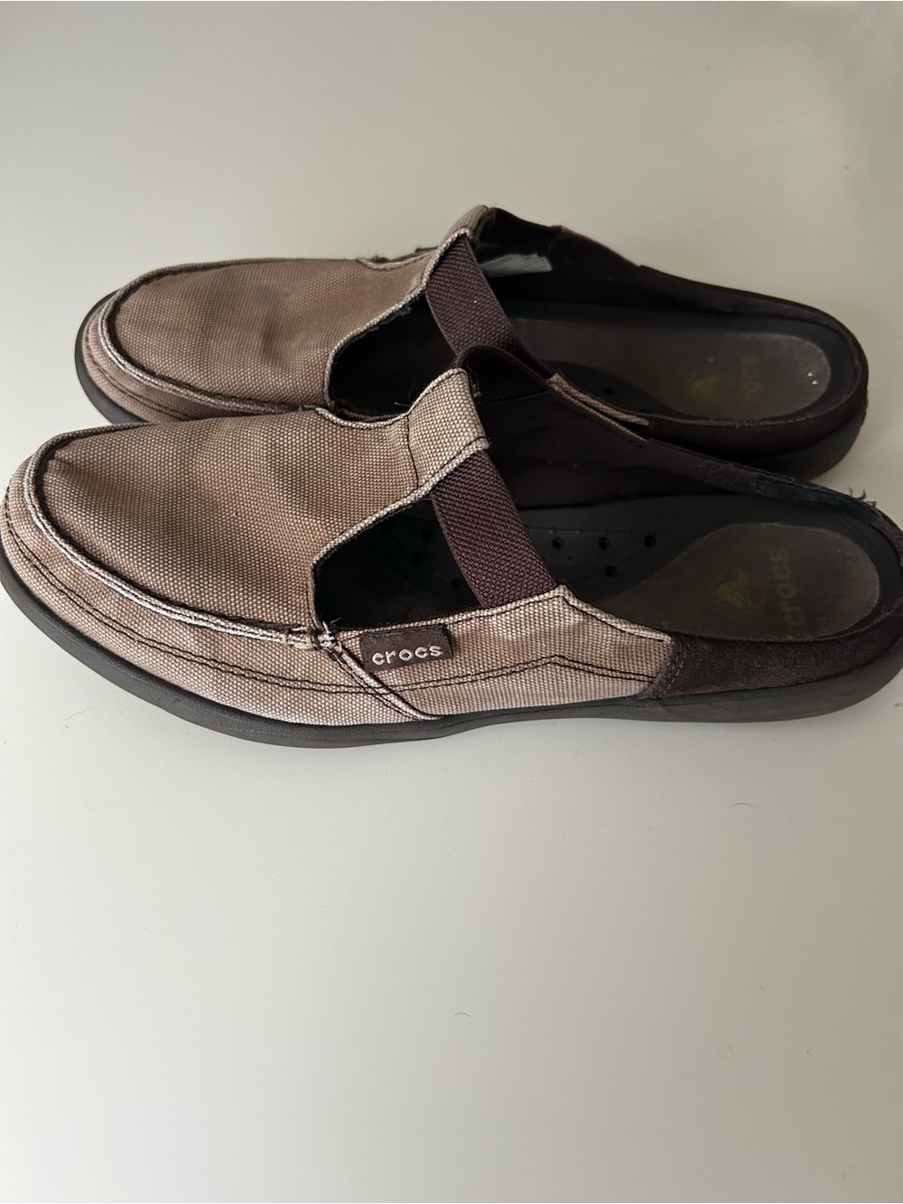 Crocs women’s Walu mules 11